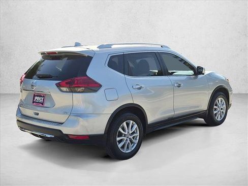 Used 2017 Nissan Rogue SV w/ SV Premium Package FWD image 5