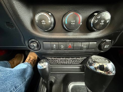 Used 2012 Jeep Wrangler Unlimited Sahara w/ Mopar Chrome Edition Group image 16