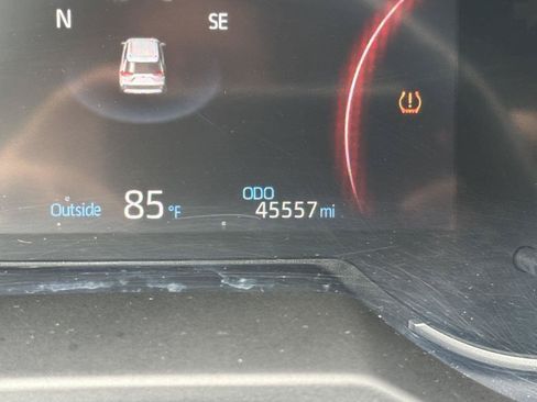 Used 2025 Toyota RAV4 XLE FWD image 14
