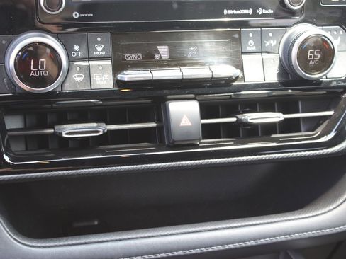 Used 2022 Toyota Highlander XSE FWD image 17