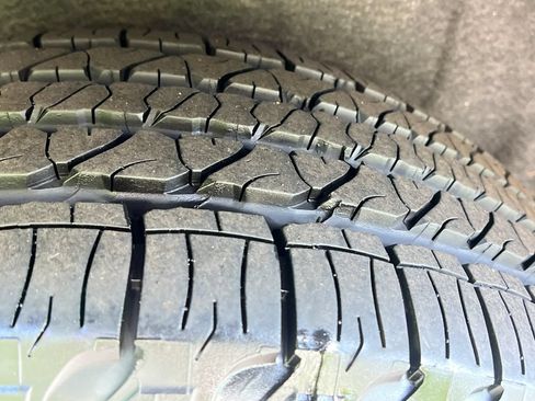 Used 2019 Jeep Grand Cherokee Overland AWD/4WD image 26