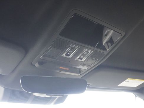 New 2026 Land Rover Defender 110 X-Dynamic SE image 16