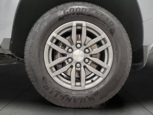 Used 2024 Chevrolet Colorado LT w/ LT Convenience Package II image 3