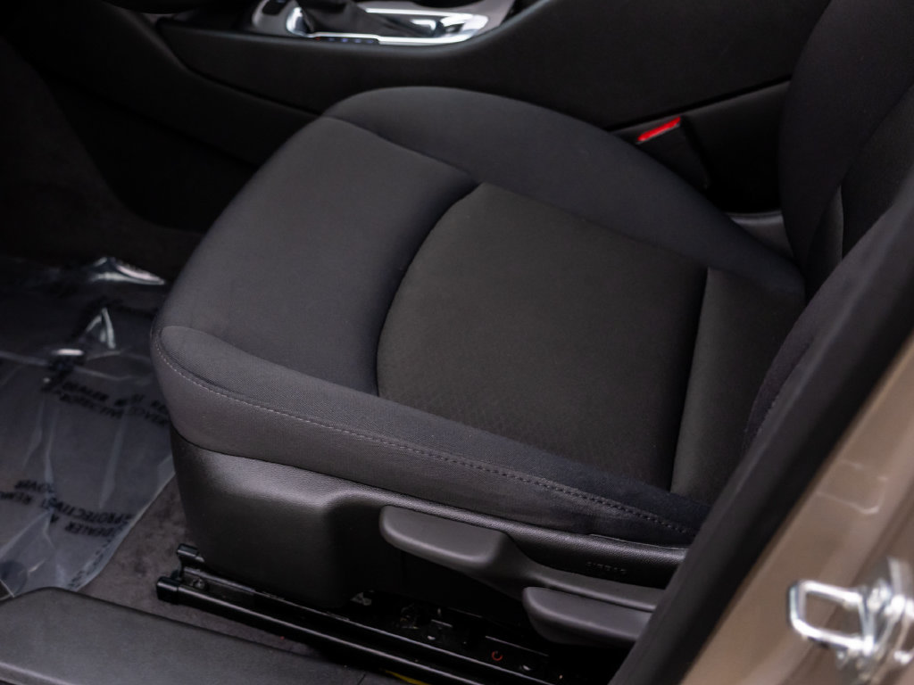 Used 2023 Chevrolet Malibu LS FWD image 16