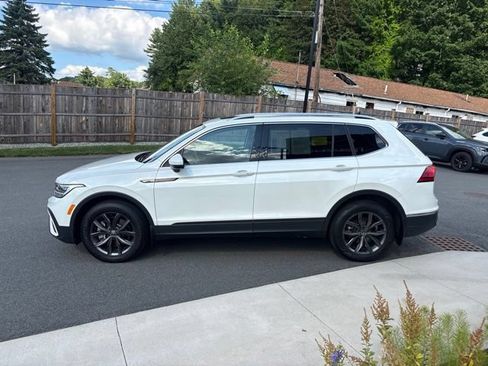 Used 2023 Volkswagen Tiguan SE w/ Panoramic Sunroof Package AWD/4WD image 6