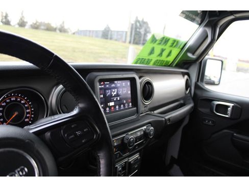 Certified 2021 Jeep Gladiator Willys image 31