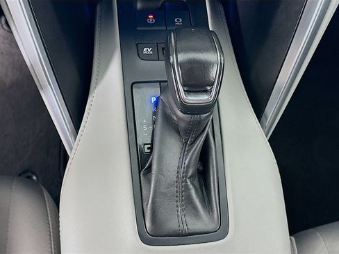 Used 2023 Toyota Venza LE image 24