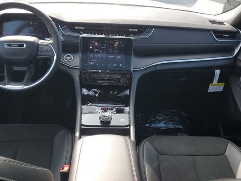 New 2025 Jeep Grand Cherokee Altitude image 11