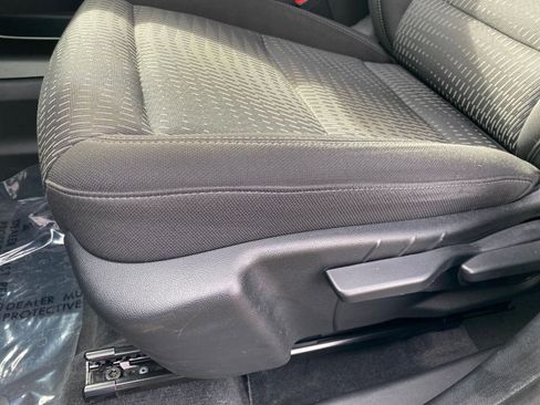 Used 2025 Chevrolet Equinox LT image 23