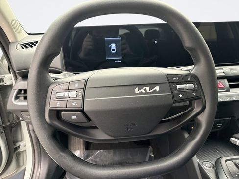 Used 2025 Kia K4 LXS FWD image 11