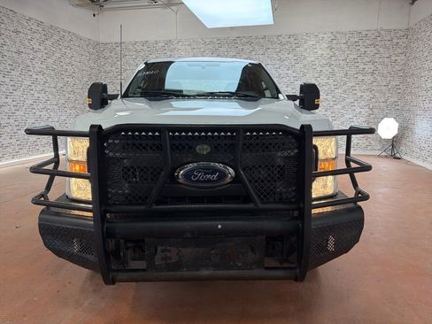 Used 2022 Ford F250 XL w/ Power Equipment Group image 2