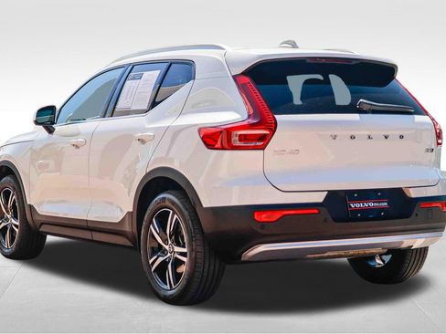 Used 2025 Volvo XC40 B5 Core AWD/4WD image 5