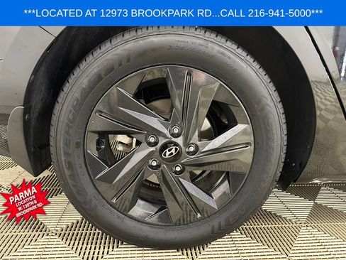 Used 2023 Hyundai Elantra SEL image 27