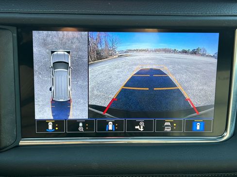 Used 2021 GMC Yukon XL Denali w/ Denali Premium Package image 22