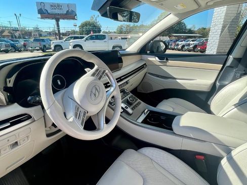 Used 2023 Hyundai Palisade Limited w/ Winter Package image 9