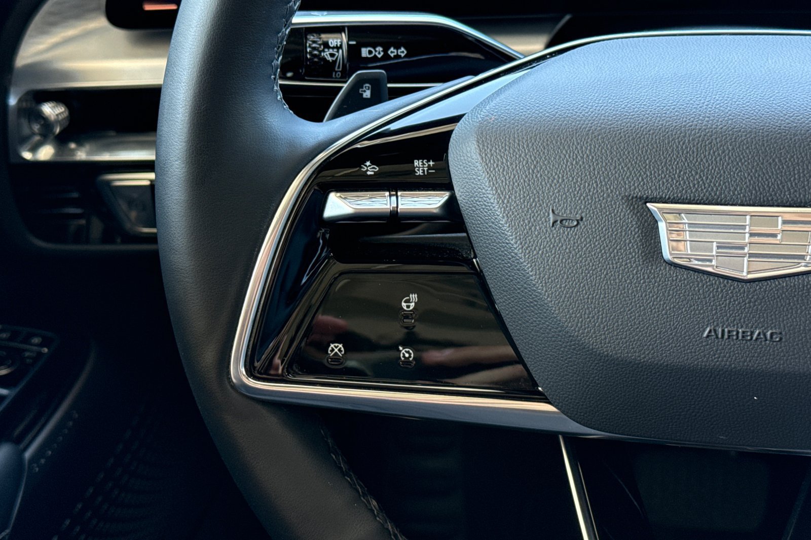 Used 2024 Cadillac Lyriq Luxury RWD image 36