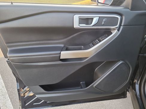 Used 2021 Ford Explorer XLT w/ Equipment Group 202A image 15