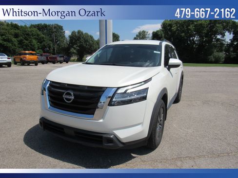 Used 2022 Nissan Pathfinder SV FWD image 2