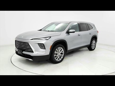Used 2025 Buick Enclave Preferred FWD image 1
