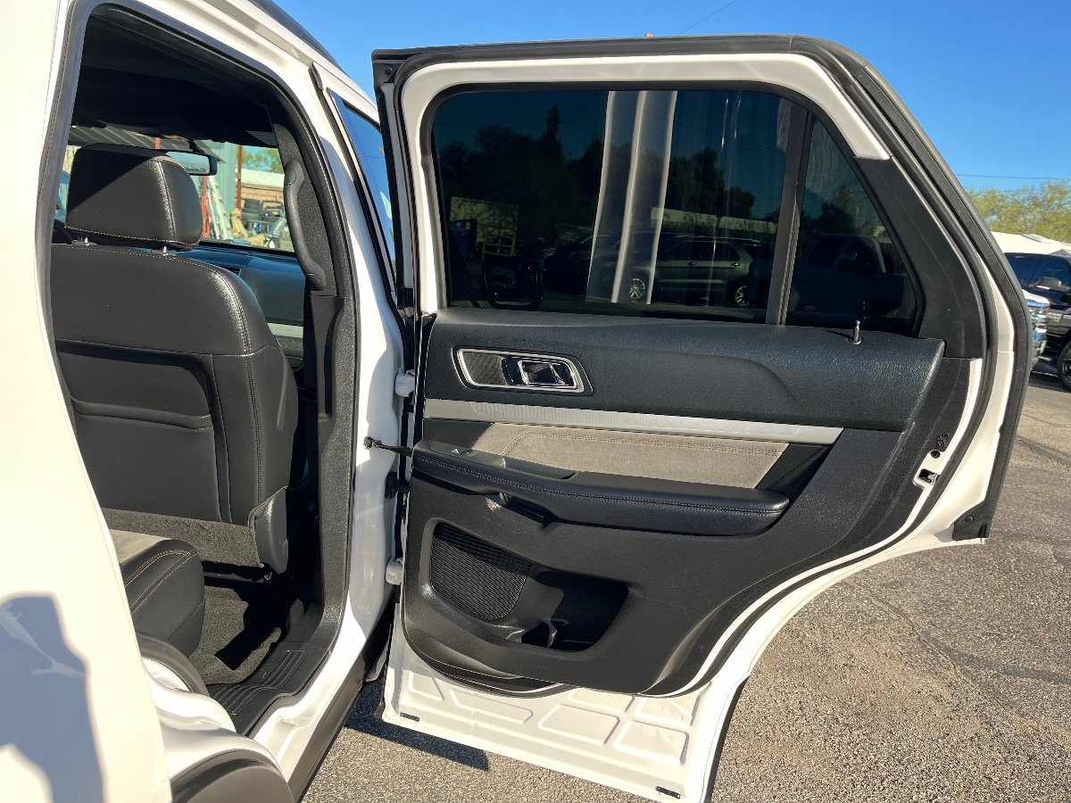 Used 2017 Ford Explorer XLT w/ Equipment Group 202A FWD image 37