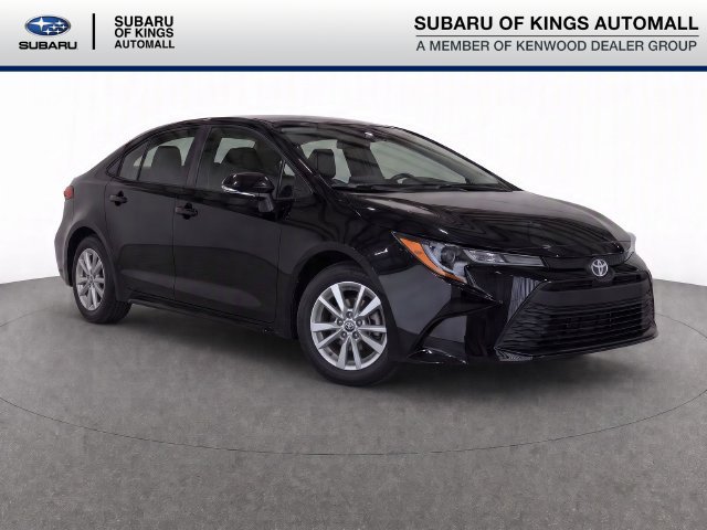 Used 2025 Toyota Camry LE FWD image 1