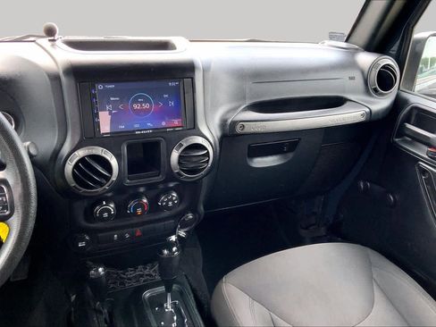 Used 2017 Jeep Wrangler Unlimited Sport AWD/4WD image 7