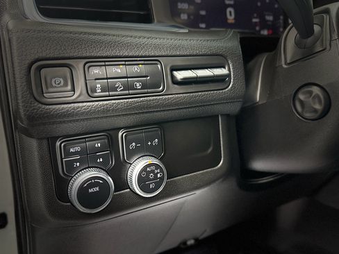 Used 2023 GMC Yukon XL Denali AWD/4WD image 17