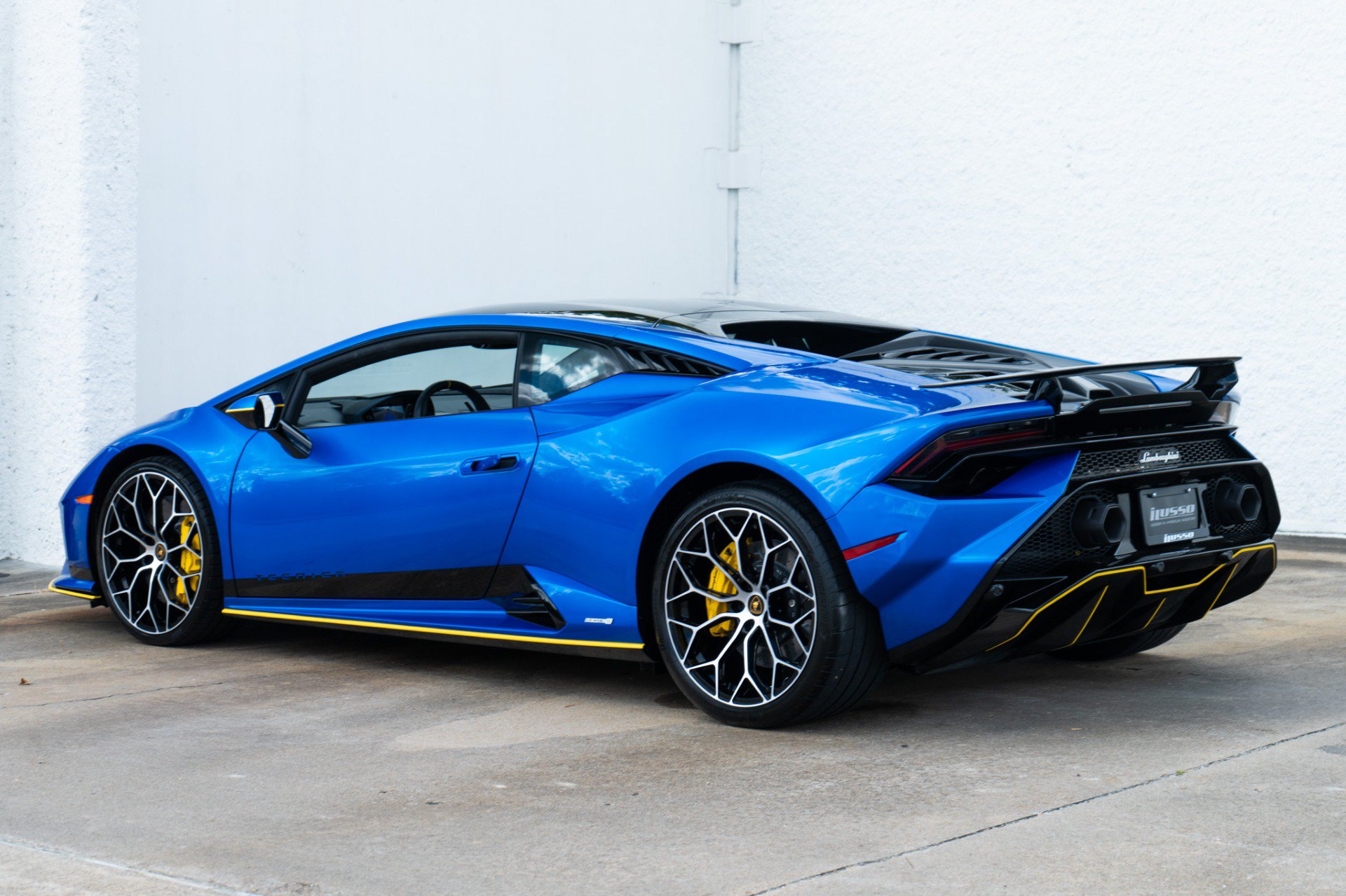 Used 2023 Lamborghini Huracan Tecnica RWD image 9