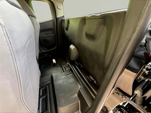 Used 2018 Chevrolet Colorado W/T RWD image 21