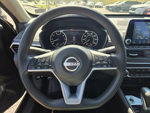Used 2025 Nissan Altima 2.5 SV FWD image 34