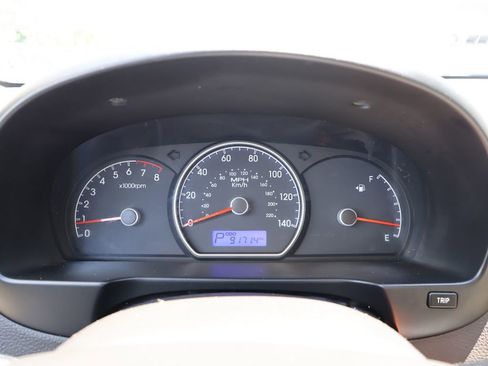 Used 2010 Hyundai Elantra GLS FWD image 16