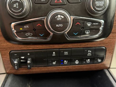 Used 2017 RAM 1500 Laramie AWD/4WD image 28