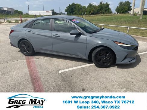 Used 2022 Hyundai Elantra SEL w/ Convenience Package FWD image 2