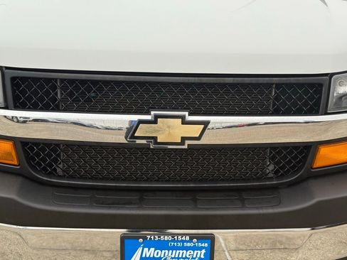 Used 2024 Chevrolet Express 2500 w/ Driver Convenience Package image 4