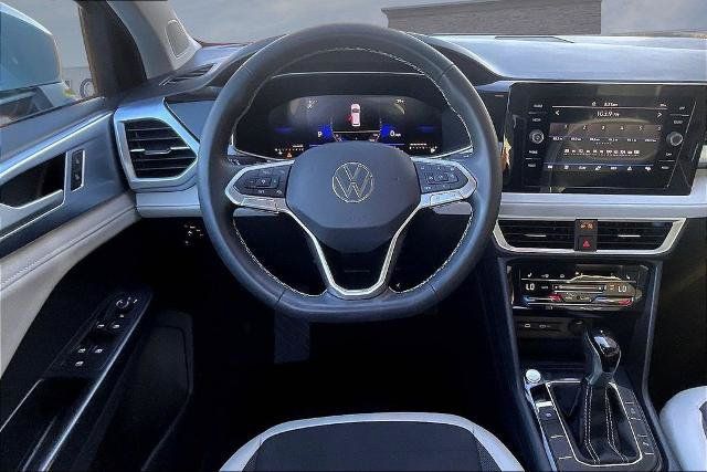 Used 2025 Volkswagen Taos SE FWD image 8