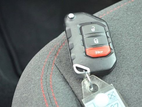 Used 2025 Jeep Wrangler Unlimited Rubicon image 23