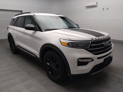 Used 2021 Ford Explorer XLT w/ Equipment Group 202A RWD image 13