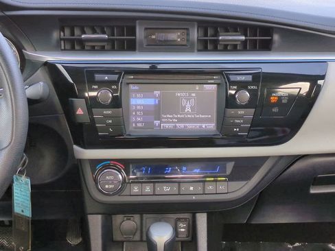Used 2015 Toyota Corolla LE image 17