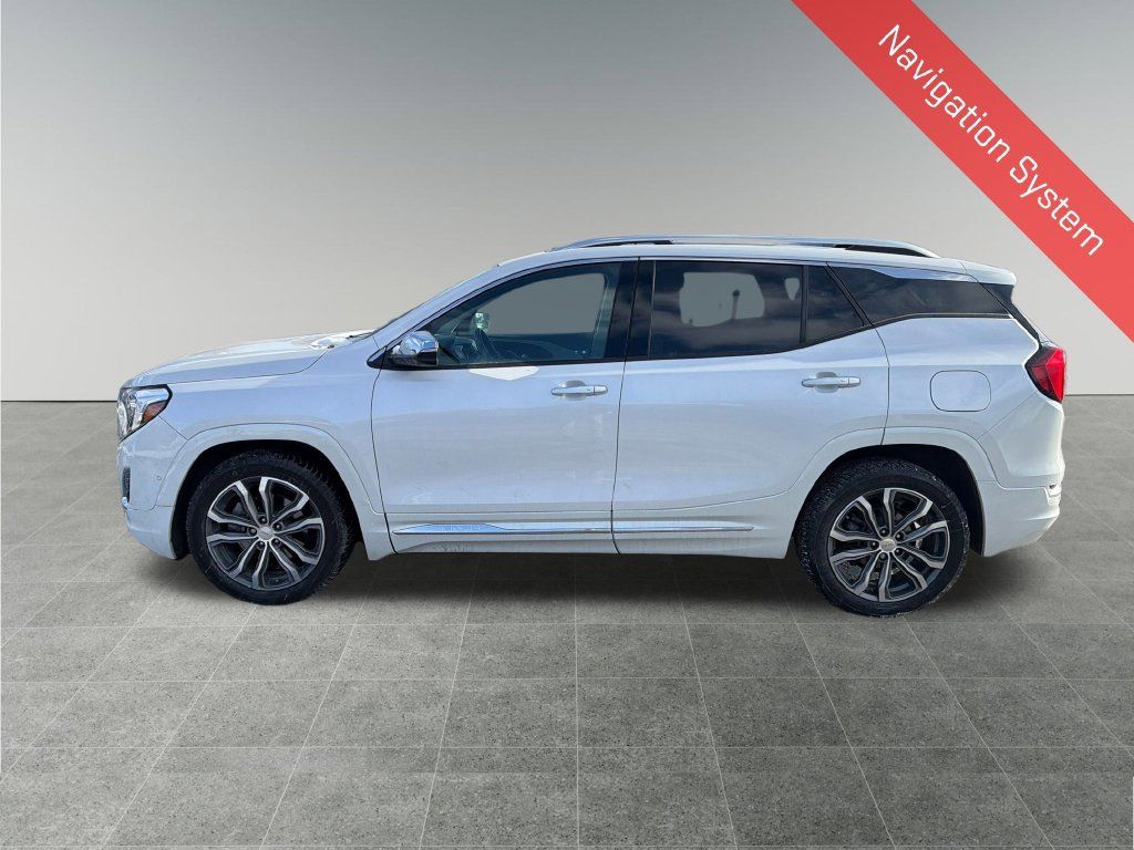 Used 2020 GMC Terrain Denali w/ Denali Premium Package FWD image 3