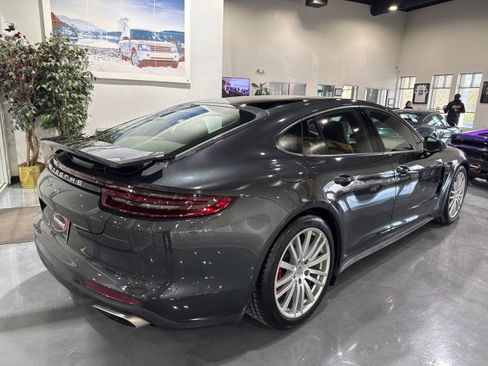Used 2017 Porsche Panamera image 35
