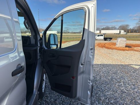 Used 2023 Ford E-Transit Low Roof image 14