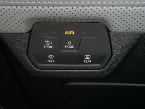 Used 2024 Volkswagen Atlas Peak Edition SE AWD/4WD image 28