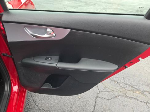 Used 2024 Kia Forte LXS image 9
