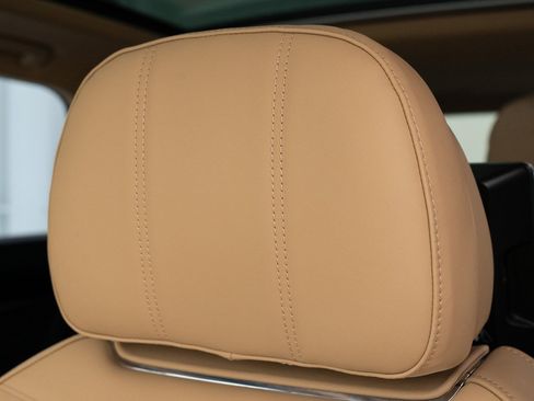 Certified 2025 Bentley Bentayga Extended Wheelbase image 17