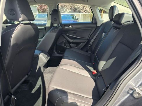 Used 2020 Volkswagen Jetta SE w/ SE Cold Weather Package FWD image 17