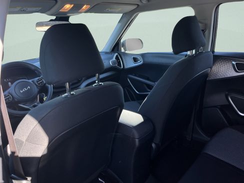 Used 2025 Kia Soul LX w/ LX Technology Package FWD image 23