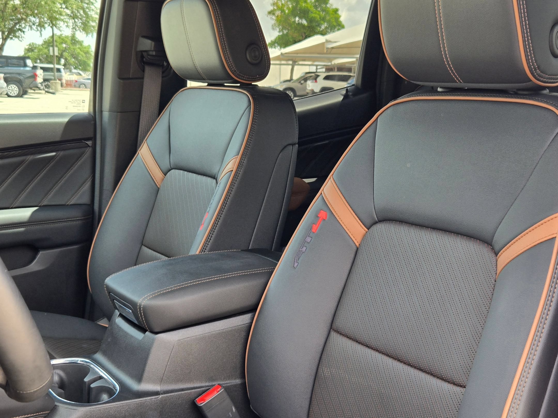Used 2026 GMC Canyon AT4 w/ AT4 Premium Package AWD/4WD image 13