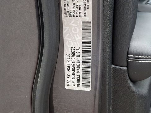 Used 2023 Jeep Grand Cherokee L Laredo image 27