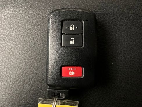 Used 2016 Toyota Tacoma Limited w/ Towing Package image 33