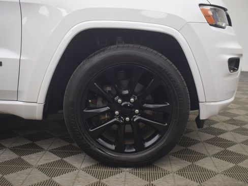 Used 2019 Jeep Grand Cherokee Altitude image 33